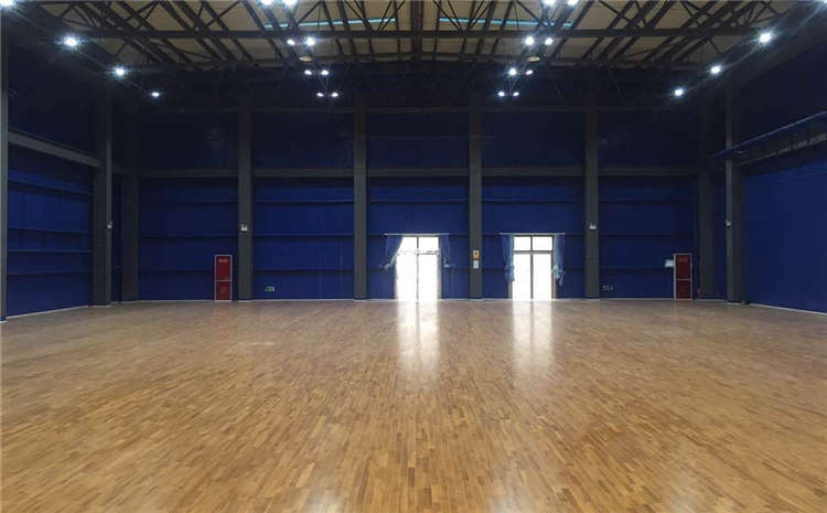篮球馆木地板寿命长久靠“养”