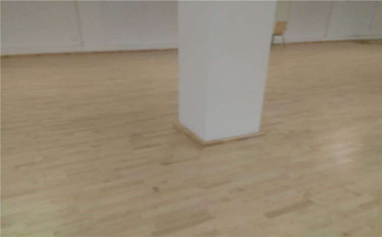 天津学校乒乓球馆木地板价格是多少钱？
