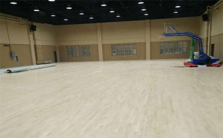 俄勒冈松篮球场地木地板哪个品牌好？